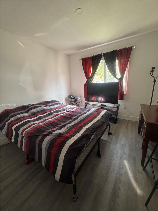 待售: $240,000 (2 贝兹, 2 浴室, 920 平方英尺)