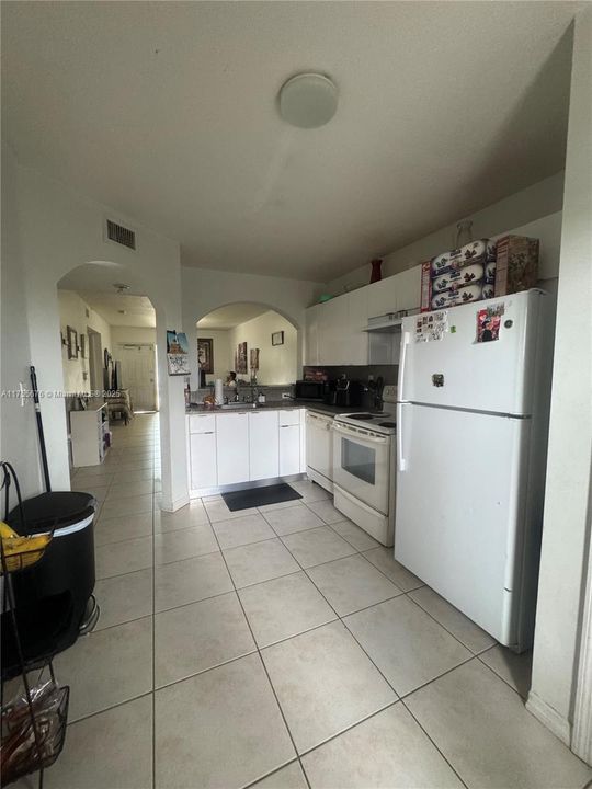 待售: $240,000 (2 贝兹, 2 浴室, 920 平方英尺)