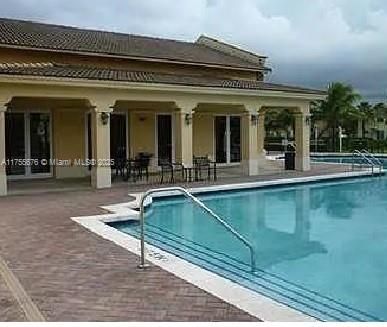 待售: $240,000 (2 贝兹, 2 浴室, 920 平方英尺)