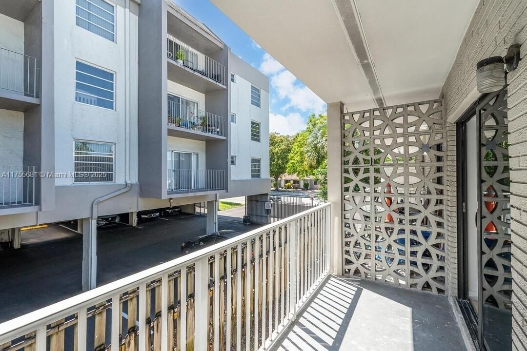 Recently Rented: $1,995 (2 beds, 1 baths, 900 Square Feet)