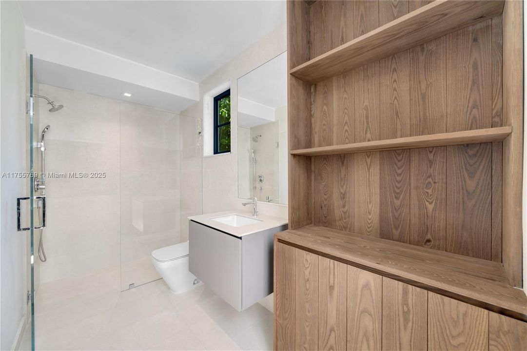 Vendido Recientemente: $13,750,000 (7 camas, 8 baños, 6485 Pies cuadrados)