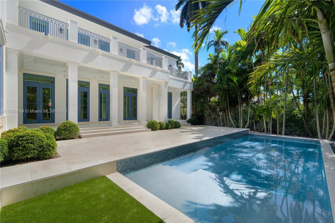 Vendido Recientemente: $13,750,000 (7 camas, 8 baños, 6485 Pies cuadrados)