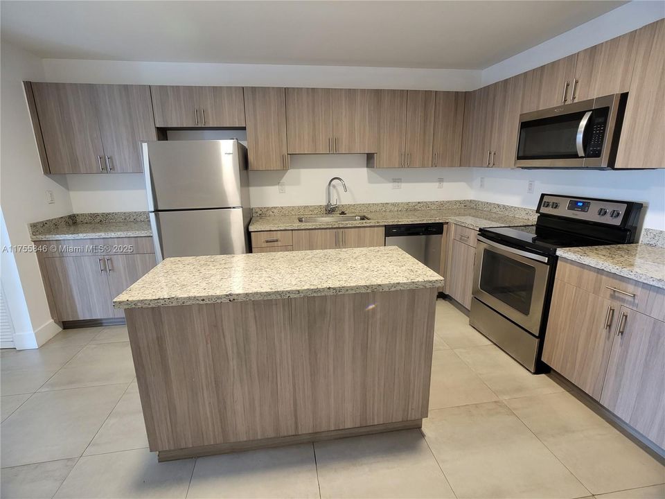 合同活跃: $5,950,000 (0 贝兹, 0 浴室, 0 平方英尺)