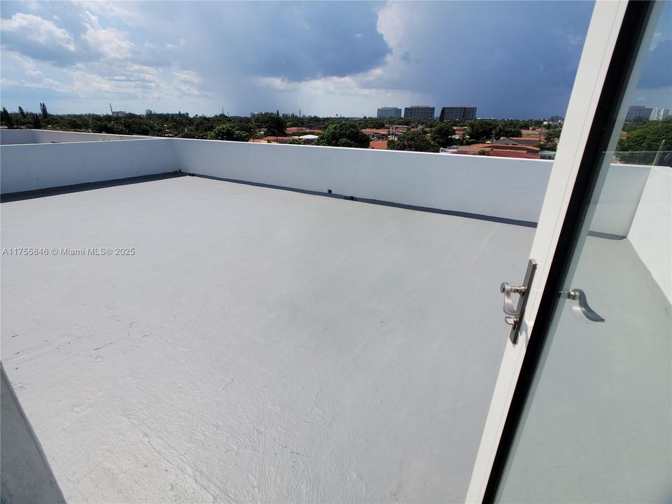 合同活跃: $5,950,000 (0 贝兹, 0 浴室, 0 平方英尺)