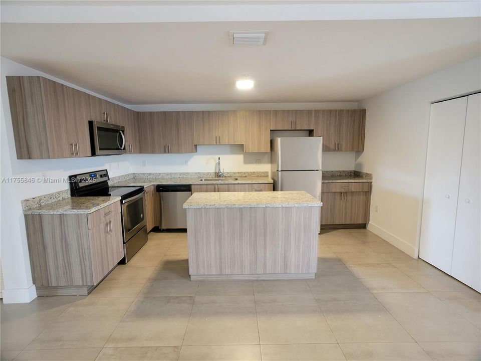 合同活跃: $5,950,000 (0 贝兹, 0 浴室, 0 平方英尺)