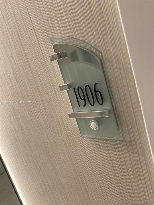 待售: $1,199,000 (1 贝兹, 1 浴室, 858 平方英尺)