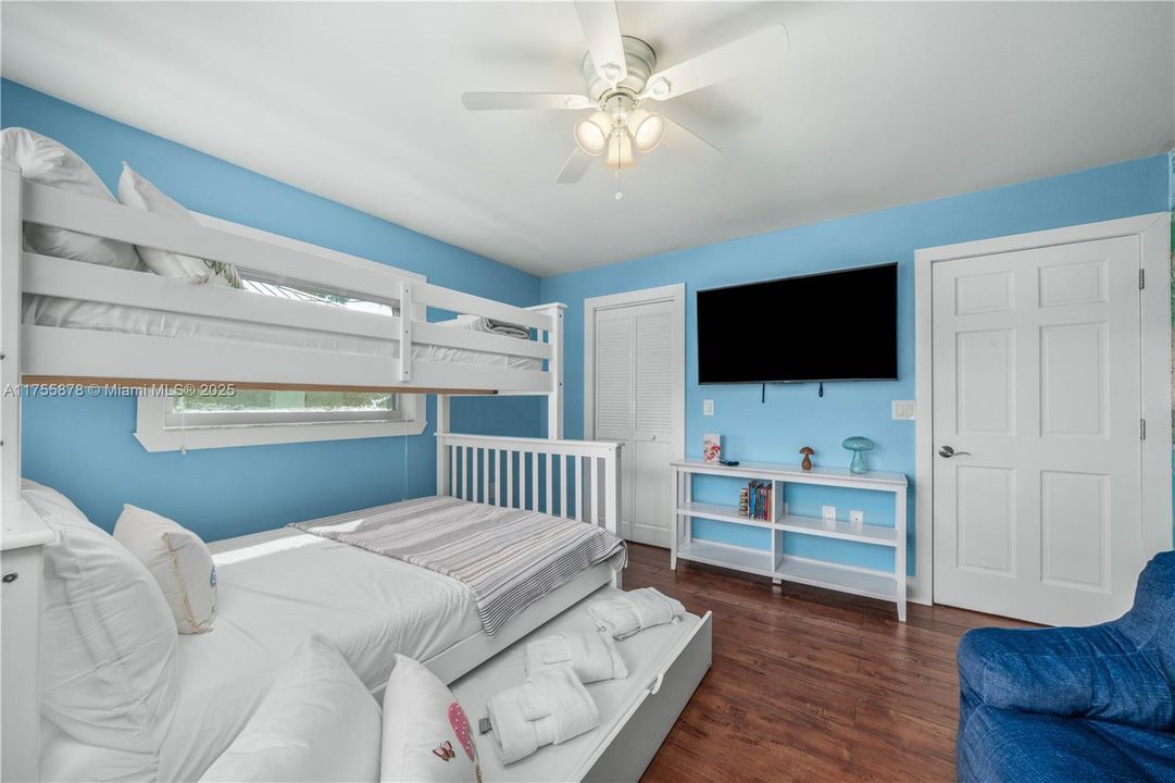 Recently Sold: $709,000 (5 beds, 3 baths, 0 Square Feet)