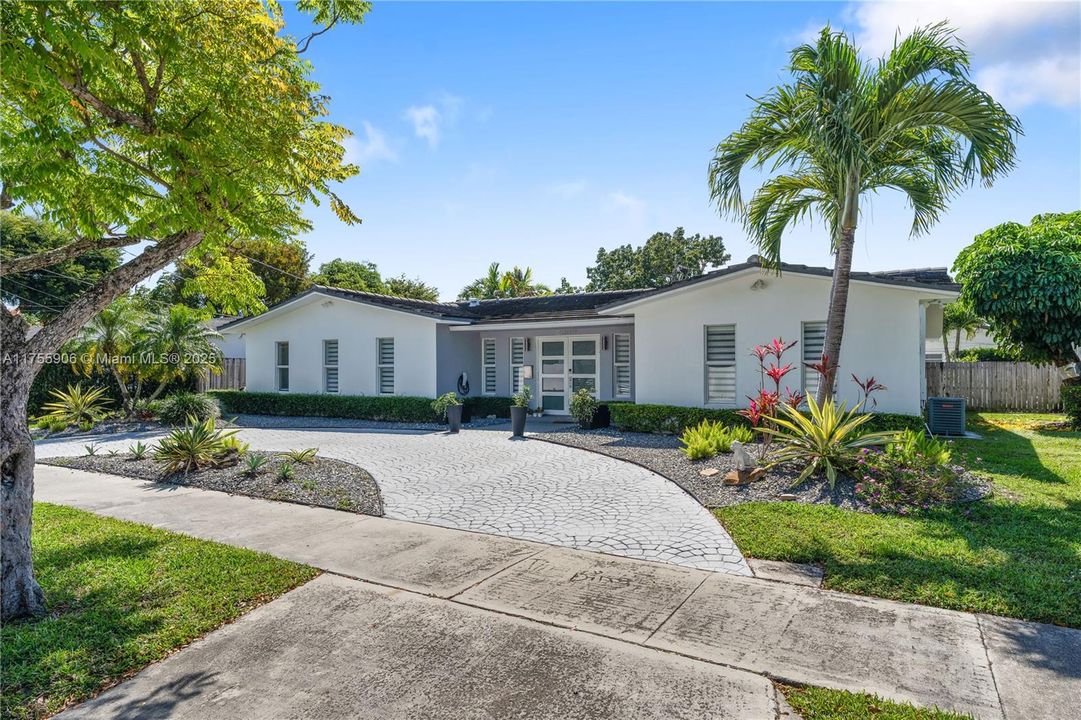 Recently Sold: $1,495,000 (5 beds, 3 baths, 2675 Square Feet)