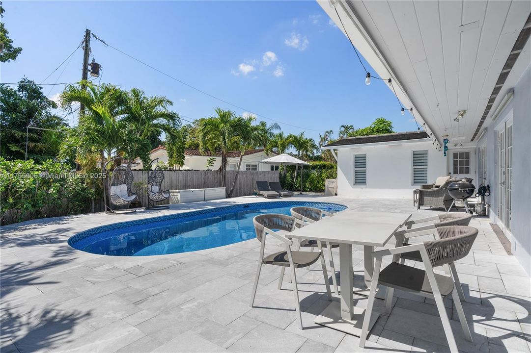 Recently Sold: $1,495,000 (5 beds, 3 baths, 2675 Square Feet)