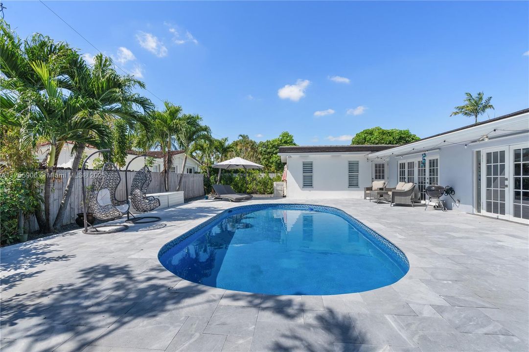 Recently Sold: $1,495,000 (5 beds, 3 baths, 2675 Square Feet)