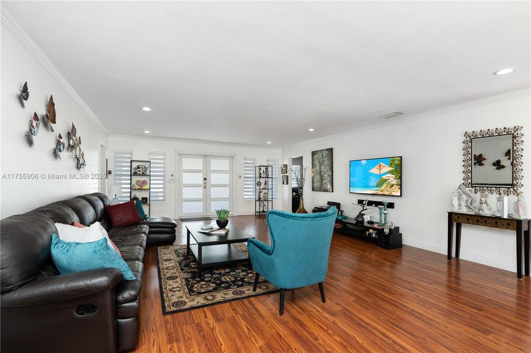 Recently Sold: $1,495,000 (5 beds, 3 baths, 2675 Square Feet)