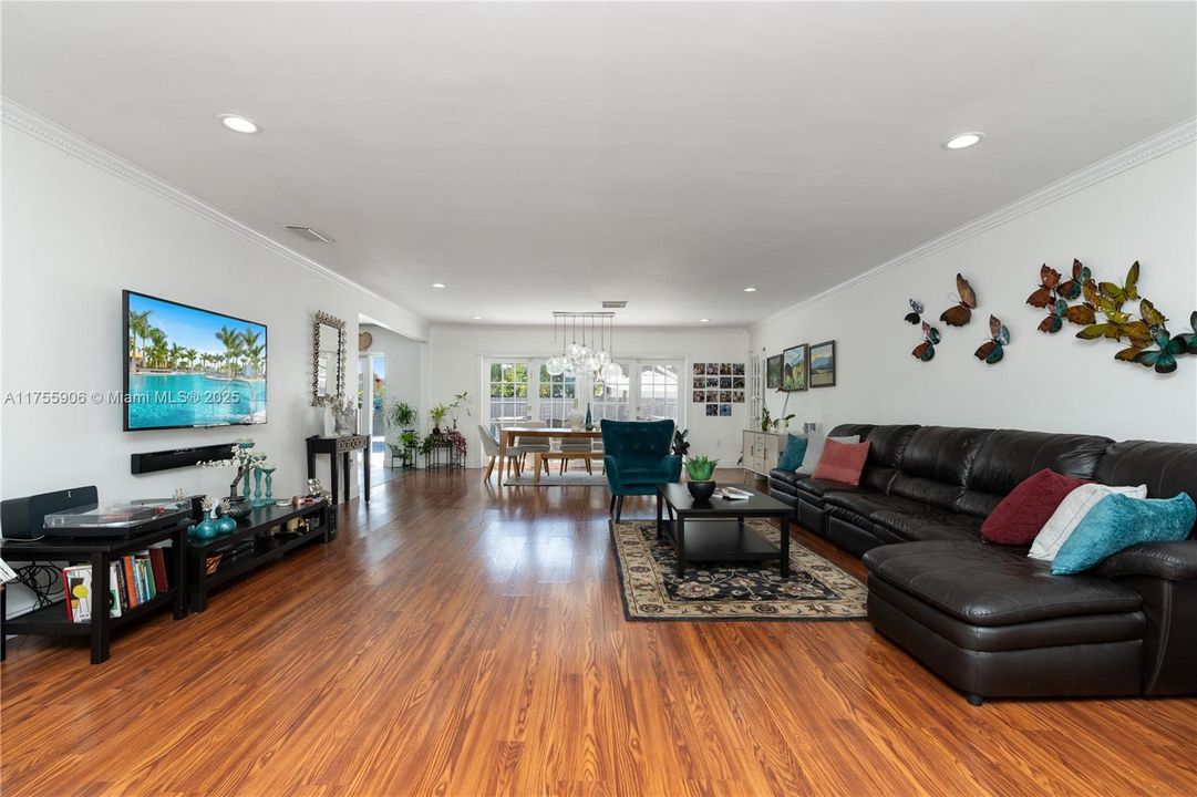 Recently Sold: $1,495,000 (5 beds, 3 baths, 2675 Square Feet)