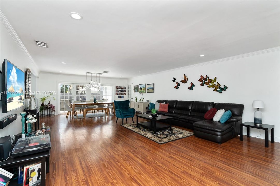 Recently Sold: $1,495,000 (5 beds, 3 baths, 2675 Square Feet)