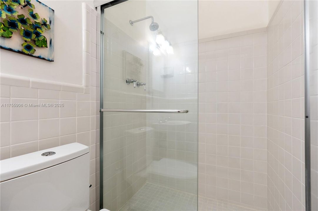 Recently Sold: $1,495,000 (5 beds, 3 baths, 2675 Square Feet)