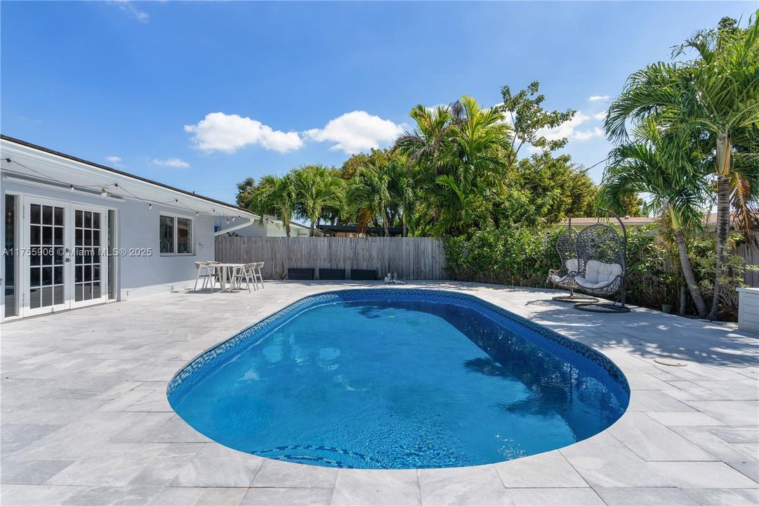 Recently Sold: $1,495,000 (5 beds, 3 baths, 2675 Square Feet)