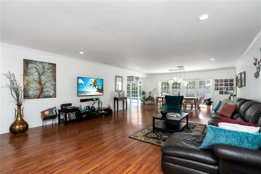 Recently Sold: $1,495,000 (5 beds, 3 baths, 2675 Square Feet)