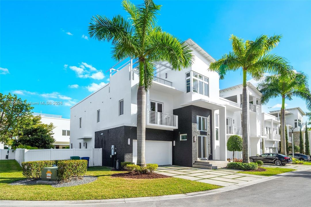 Recently Sold: $1,792,000 (5 beds, 5 baths, 4247 Square Feet)