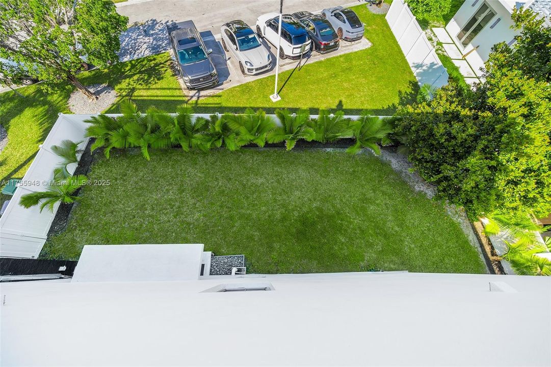 Recently Sold: $1,792,000 (5 beds, 5 baths, 4247 Square Feet)