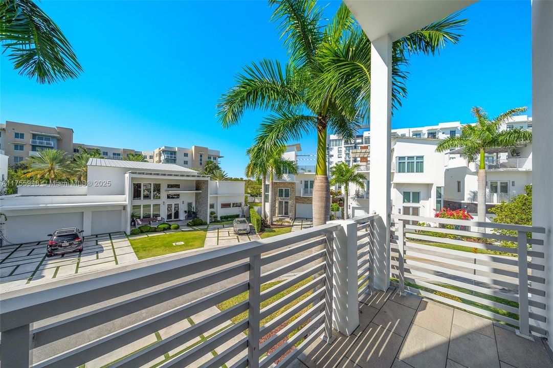 Recently Sold: $1,792,000 (5 beds, 5 baths, 4247 Square Feet)