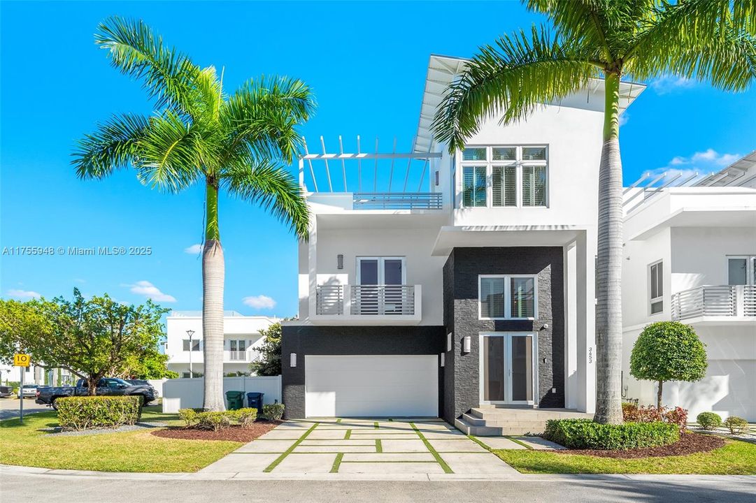 Recently Sold: $1,792,000 (5 beds, 5 baths, 4247 Square Feet)