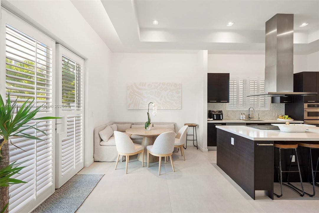 Recently Sold: $1,792,000 (5 beds, 5 baths, 4247 Square Feet)