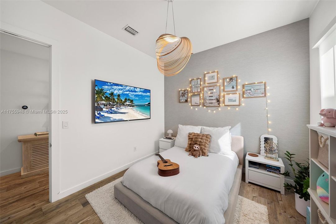 Recently Sold: $1,792,000 (5 beds, 5 baths, 4247 Square Feet)