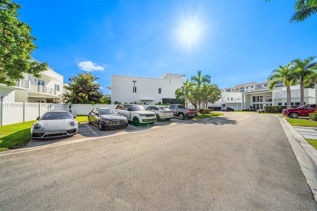 Recently Sold: $1,792,000 (5 beds, 5 baths, 4247 Square Feet)