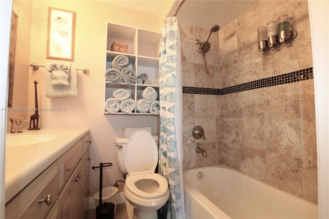 En Venta: $1,195,000 (3 camas, 3 baños, 1493 Pies cuadrados)