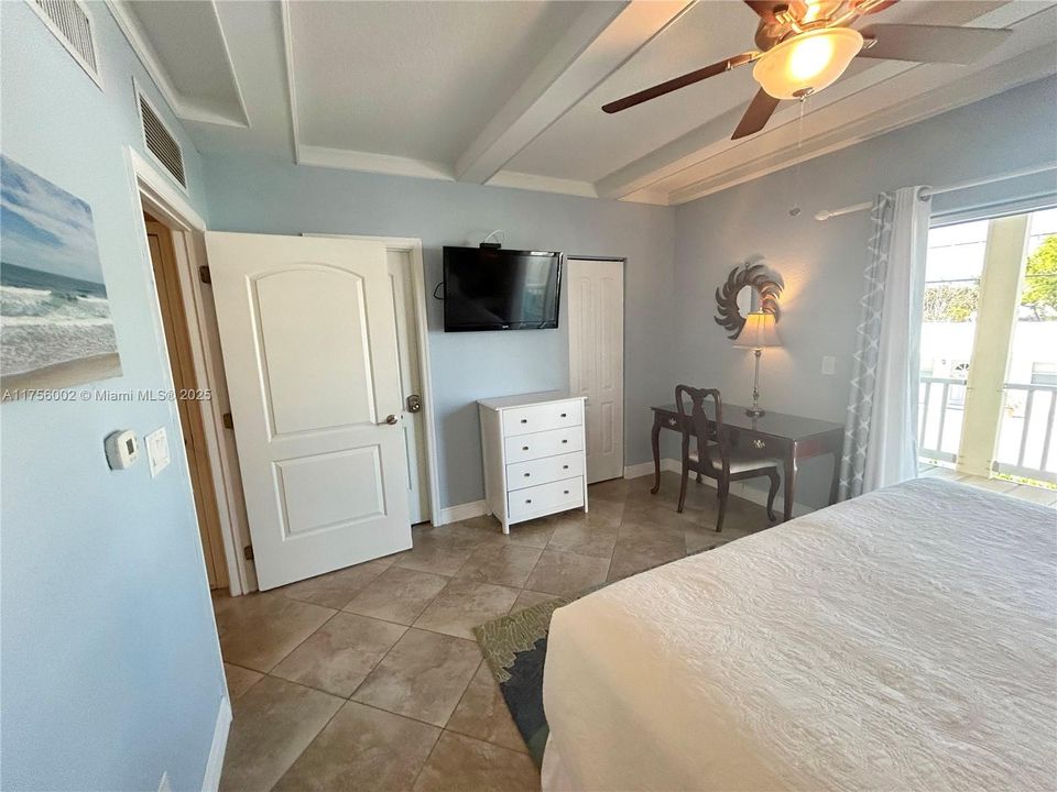 En Venta: $1,195,000 (3 camas, 3 baños, 1493 Pies cuadrados)