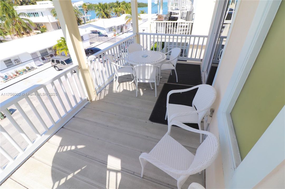 En Venta: $1,195,000 (3 camas, 3 baños, 1493 Pies cuadrados)