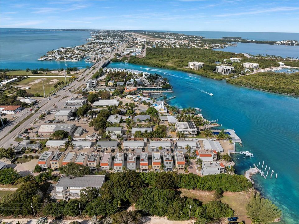 En Venta: $1,195,000 (3 camas, 3 baños, 1493 Pies cuadrados)