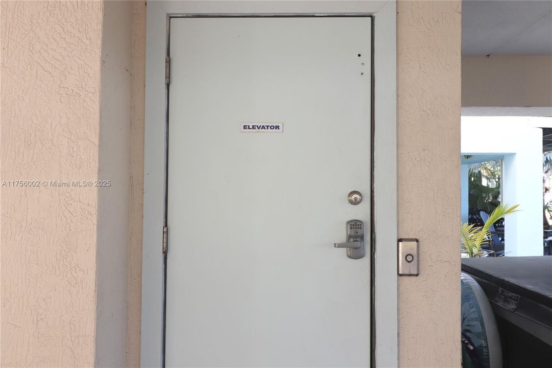 En Venta: $1,195,000 (3 camas, 3 baños, 1493 Pies cuadrados)