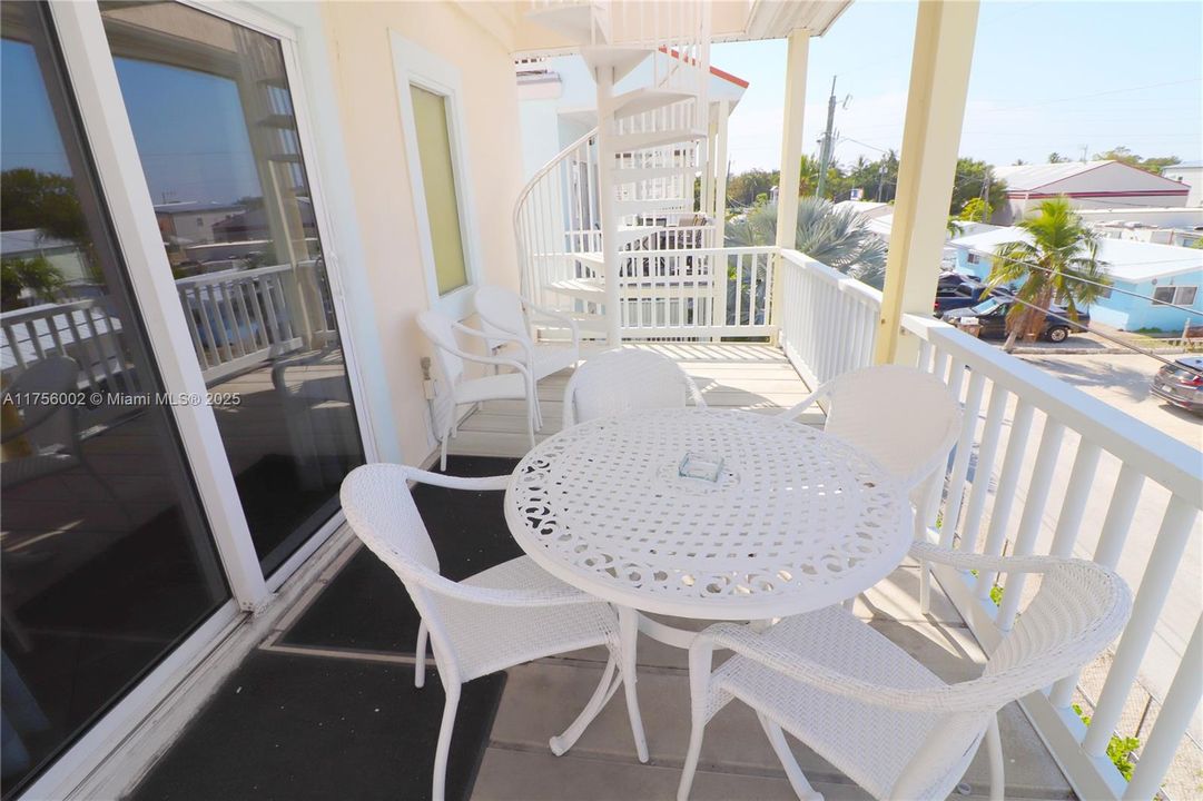 En Venta: $1,195,000 (3 camas, 3 baños, 1493 Pies cuadrados)