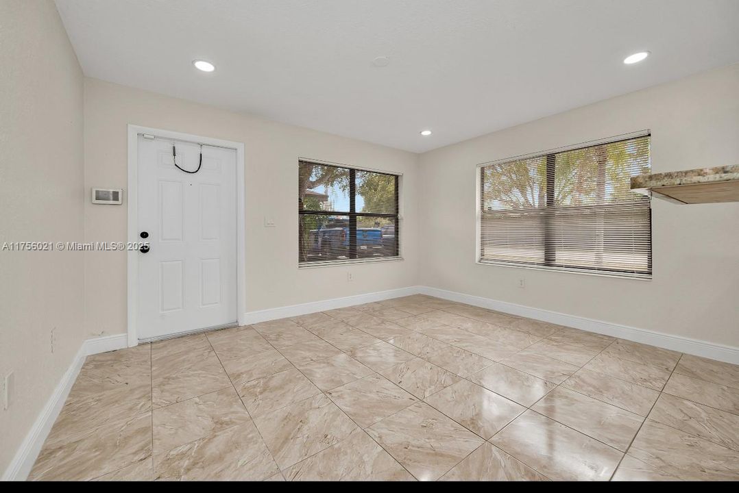 最近租的: $2,250 (2 贝兹, 1 浴室, 0 平方英尺)