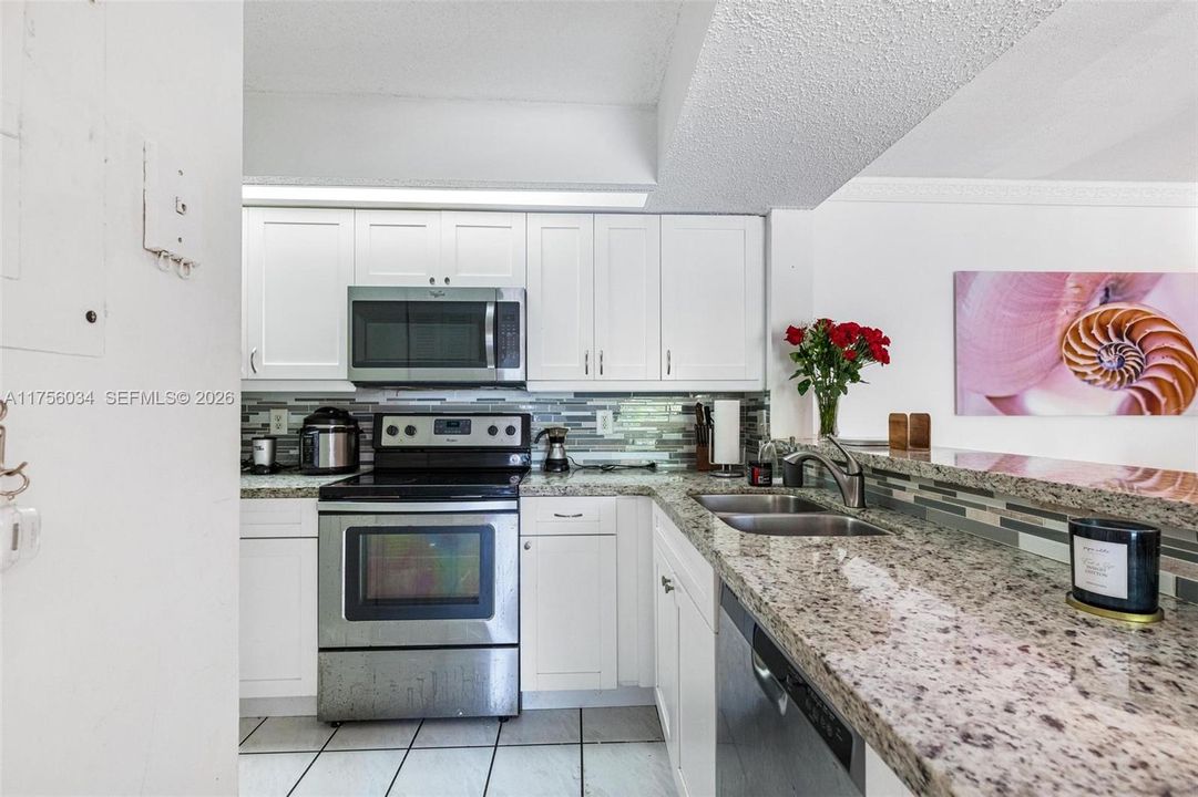 Recently Sold: $289,000 (2 beds, 2 baths, 1106 Square Feet)