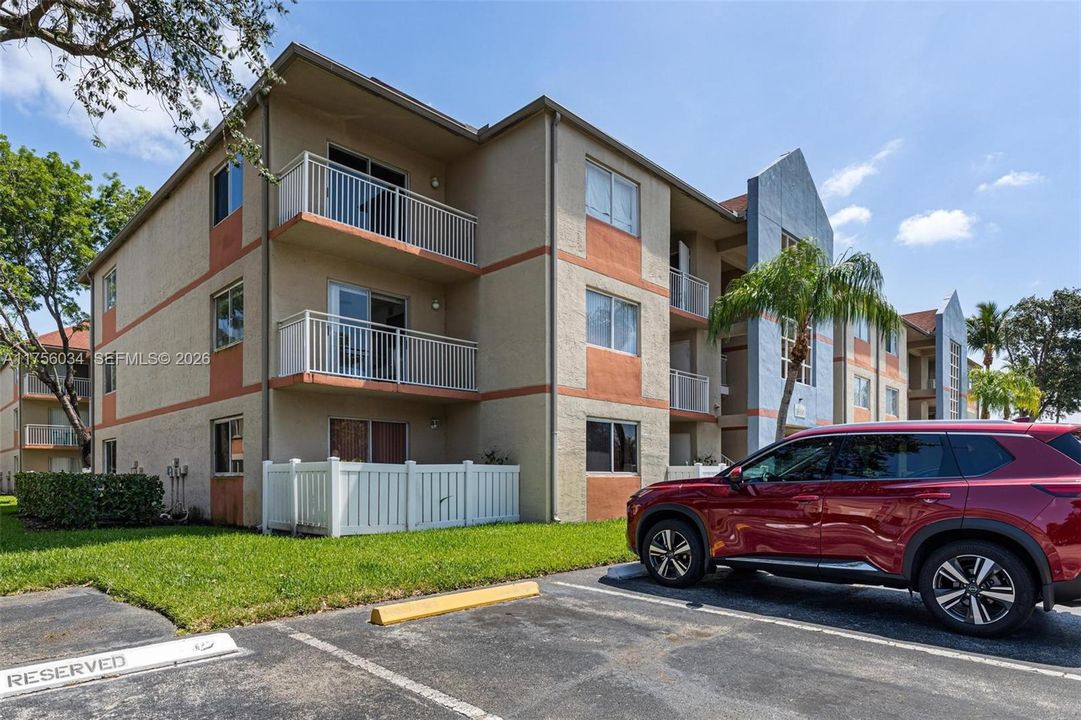 Recently Sold: $289,000 (2 beds, 2 baths, 1106 Square Feet)