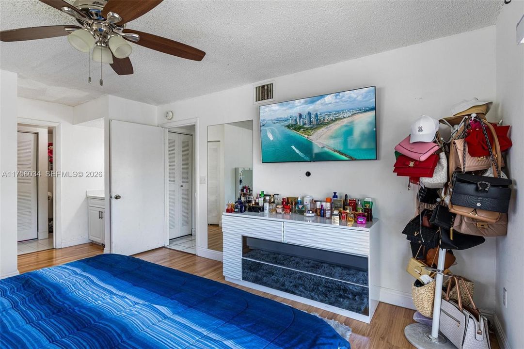 Recently Sold: $289,000 (2 beds, 2 baths, 1106 Square Feet)