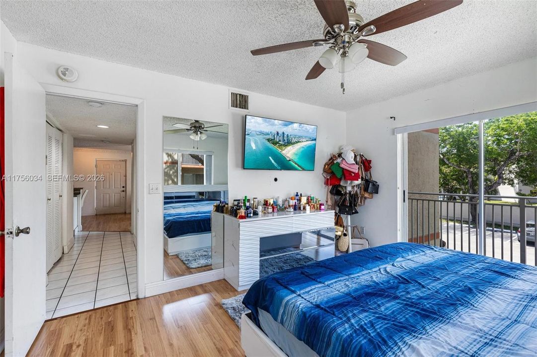 Recently Sold: $289,000 (2 beds, 2 baths, 1106 Square Feet)