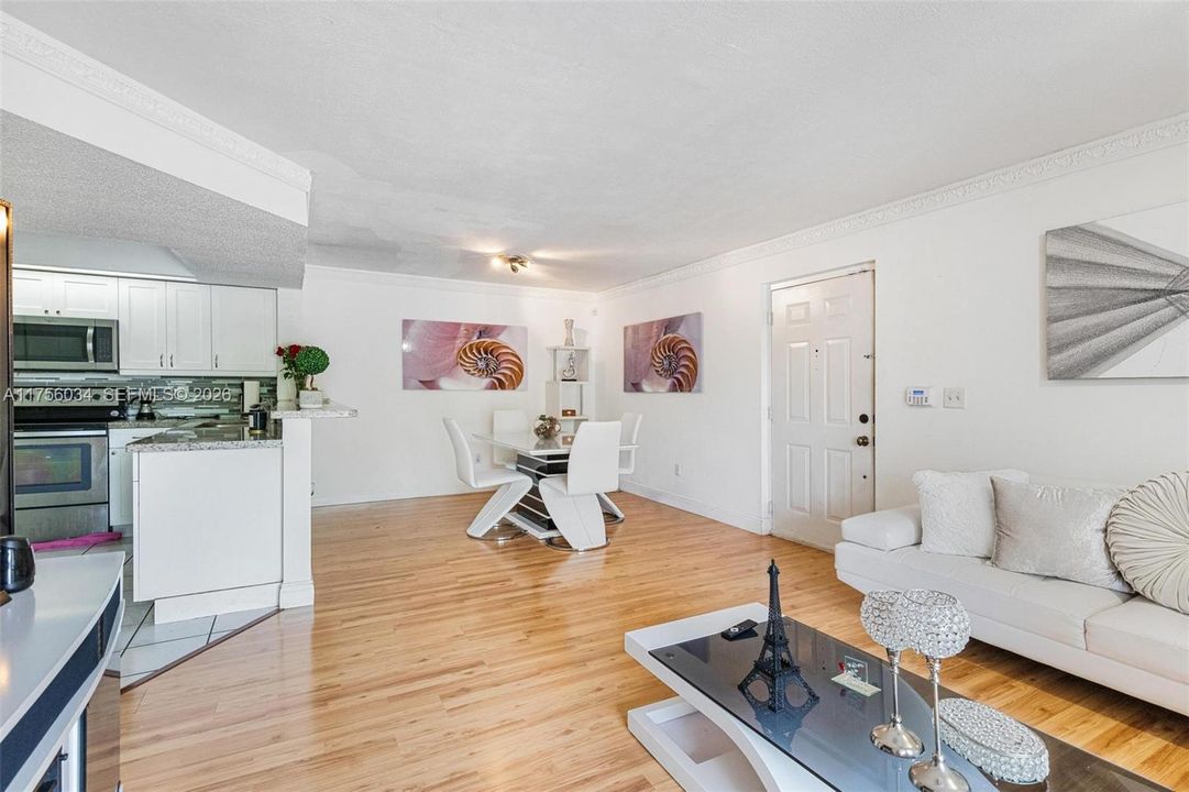 Recently Sold: $289,000 (2 beds, 2 baths, 1106 Square Feet)