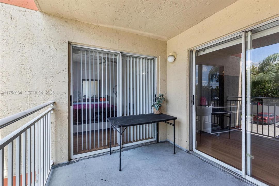Recently Sold: $289,000 (2 beds, 2 baths, 1106 Square Feet)