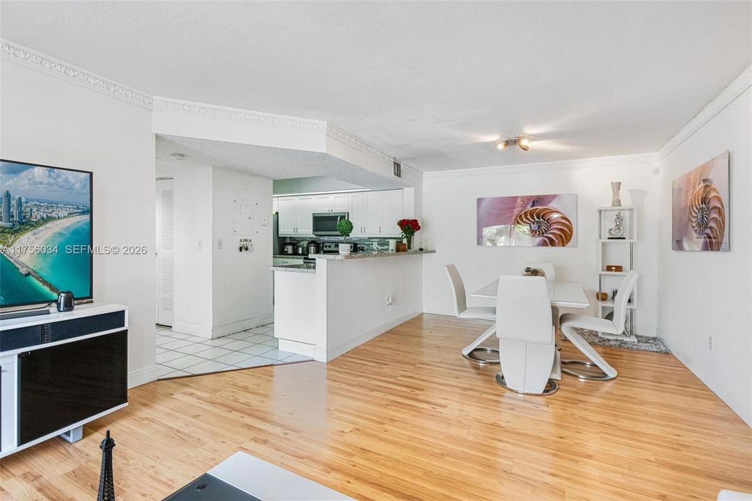 Recently Sold: $289,000 (2 beds, 2 baths, 1106 Square Feet)