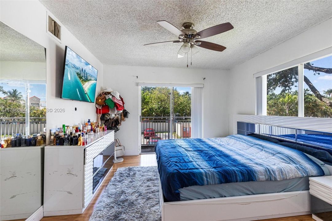 Recently Sold: $289,000 (2 beds, 2 baths, 1106 Square Feet)