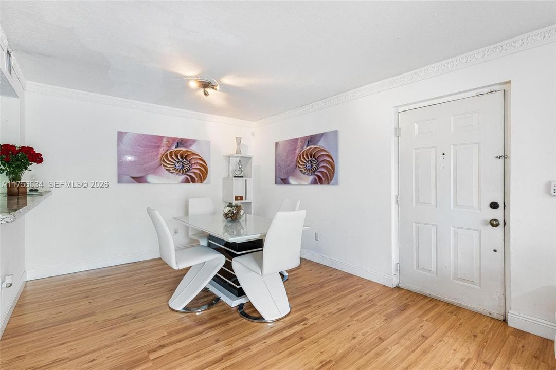 Recently Sold: $289,000 (2 beds, 2 baths, 1106 Square Feet)