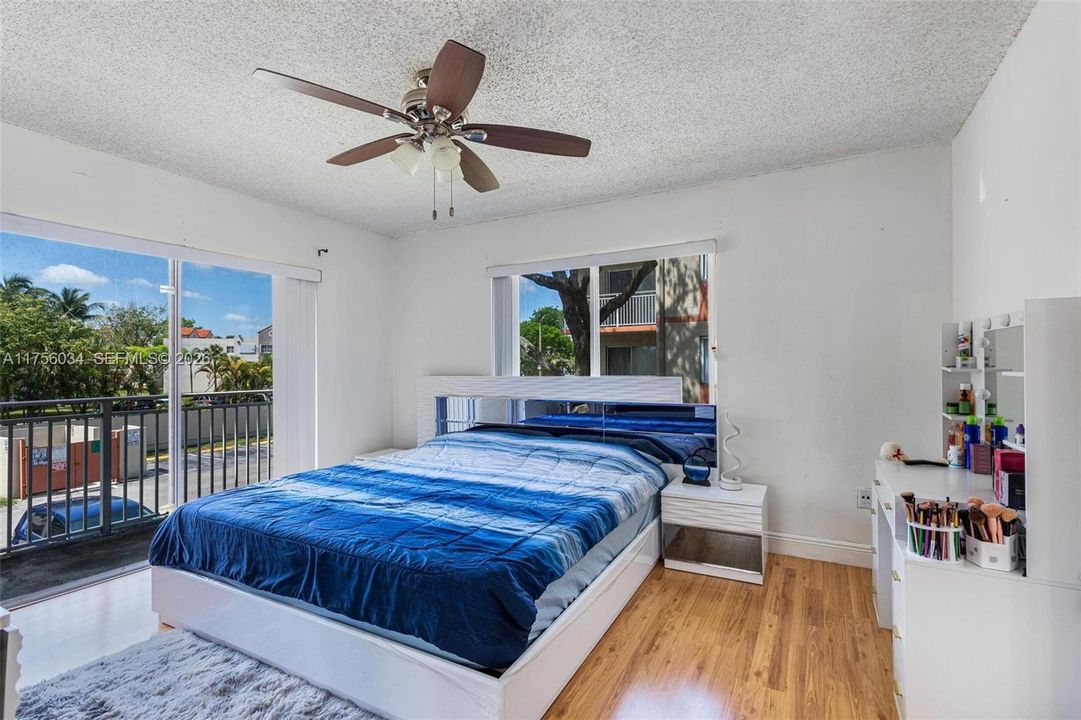 Recently Sold: $289,000 (2 beds, 2 baths, 1106 Square Feet)