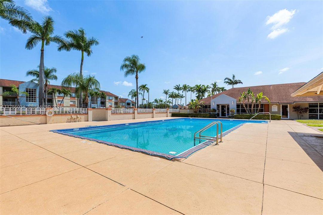 Recently Sold: $289,000 (2 beds, 2 baths, 1106 Square Feet)
