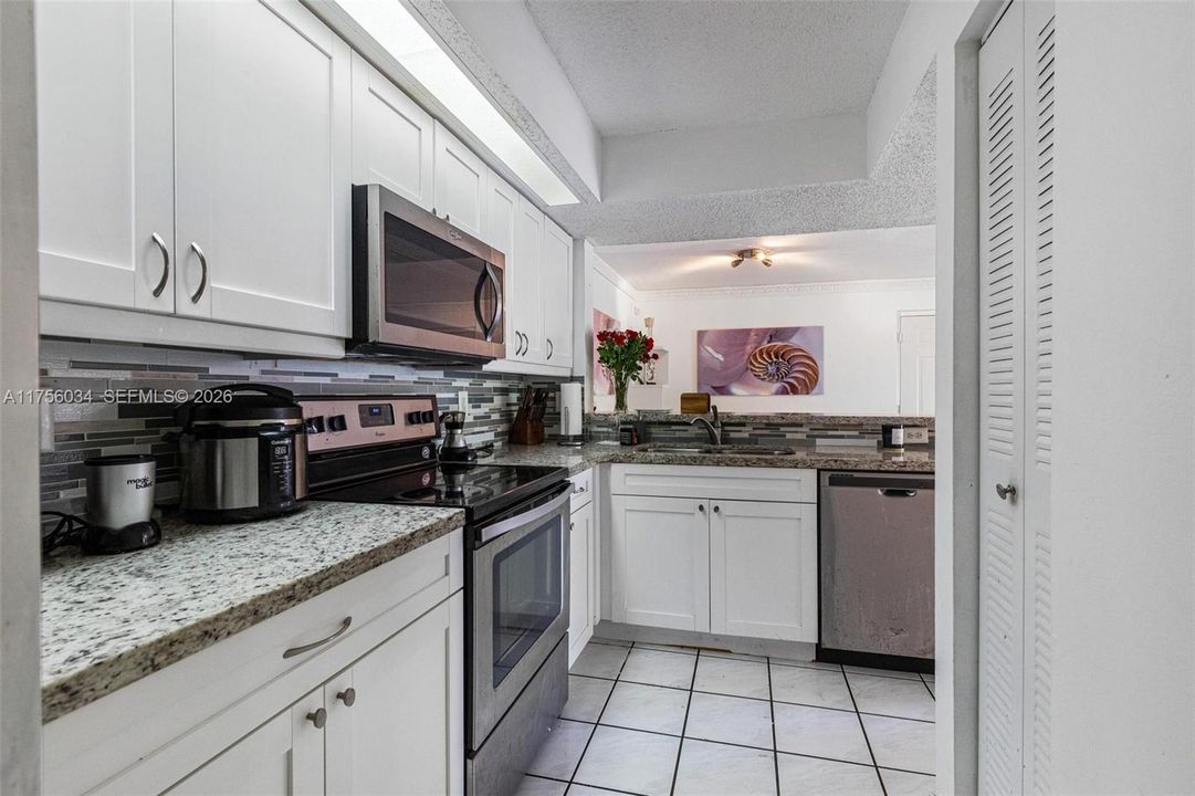 Recently Sold: $289,000 (2 beds, 2 baths, 1106 Square Feet)