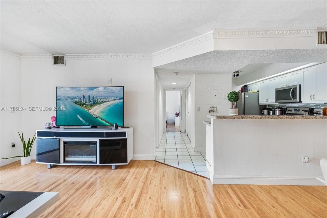 Recently Sold: $289,000 (2 beds, 2 baths, 1106 Square Feet)