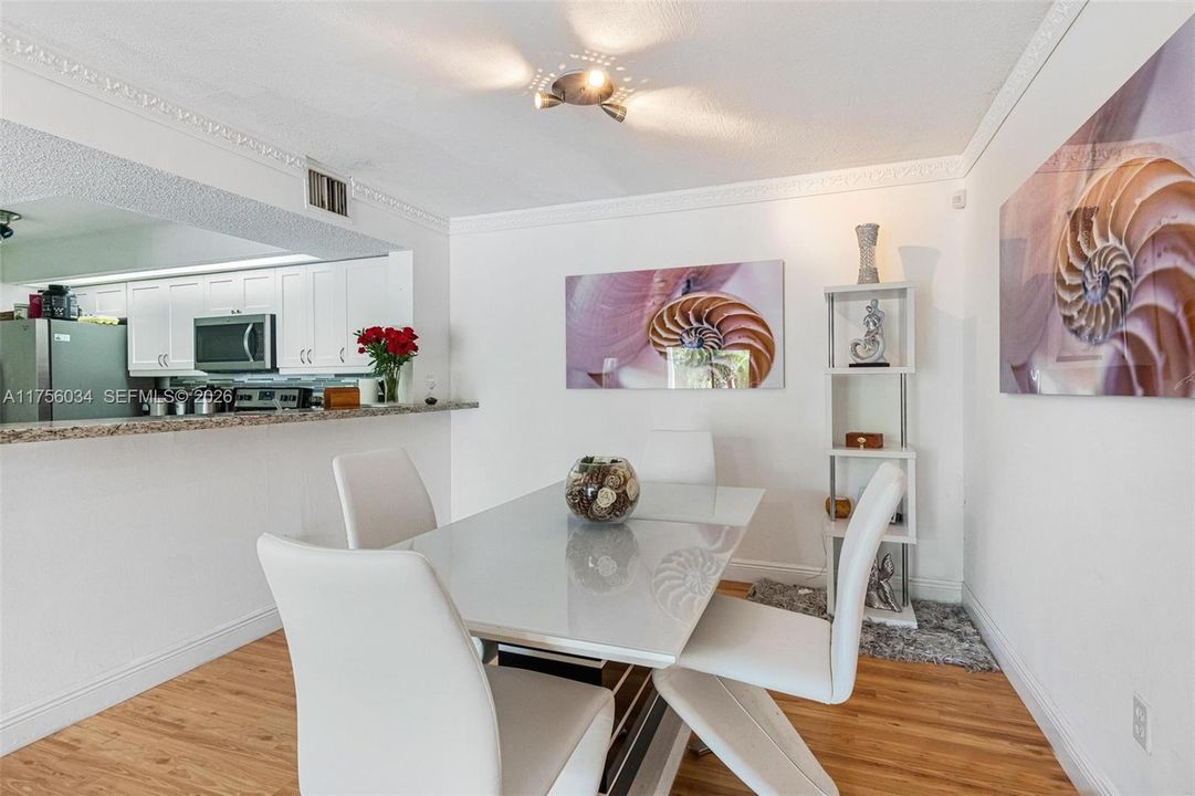 Recently Sold: $289,000 (2 beds, 2 baths, 1106 Square Feet)