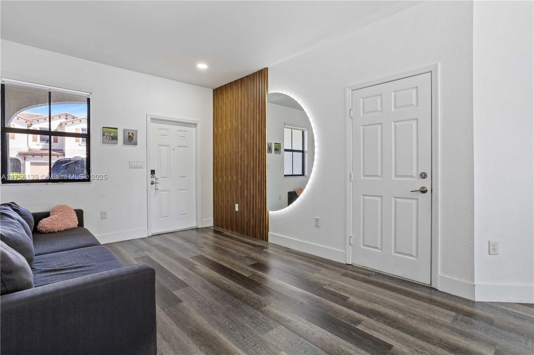 最近售出: $499,000 (3 贝兹, 2 浴室, 1778 平方英尺)