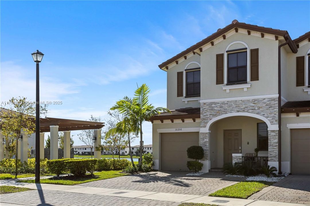 最近售出: $499,000 (3 贝兹, 2 浴室, 1778 平方英尺)